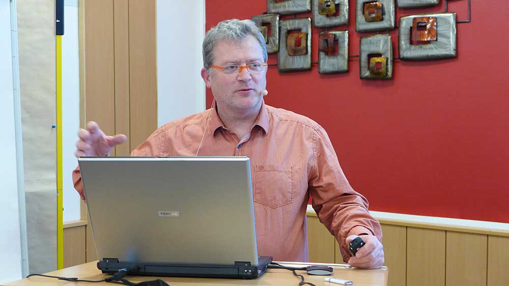 Dr. Matthias Latzel