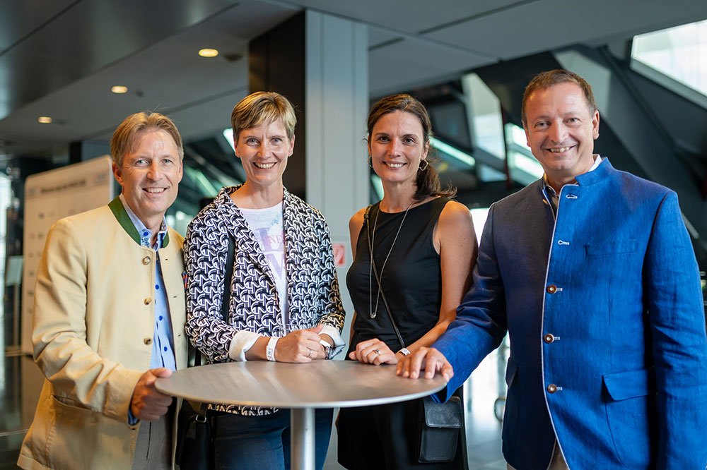 Netzwerken zwischen den Teilnehmer*innen stand beim OHI UPDATE 2023 groß im Kurs. So freuten sich die Veranstalter unter anderem ganz besonders auch über den Besuch von Beate Gromke, EUHA Präsidentin und Cathleen Kabashi, Leiterin der opti München beim OHI UPDATE.